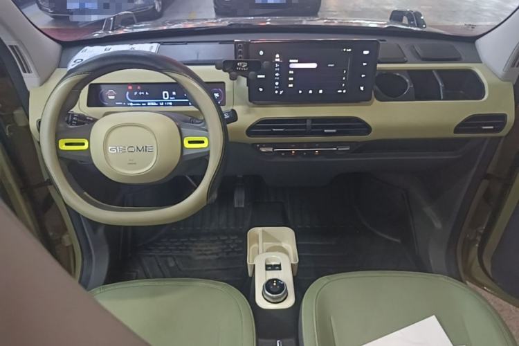 Used Geely Galaxy Panda 2024 200km Panda Rider Center Console