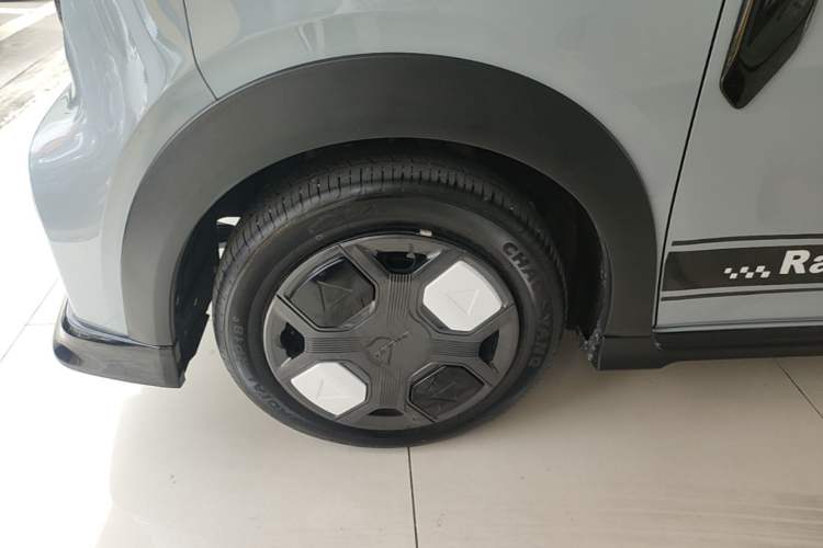 Used Geely Galaxy Panda 2024 200km Panda Kart Exterior 4