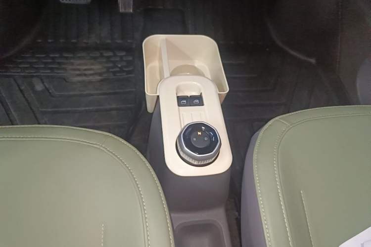 Used Geely Galaxy Panda 2024 200km Panda Rider Gear Lever