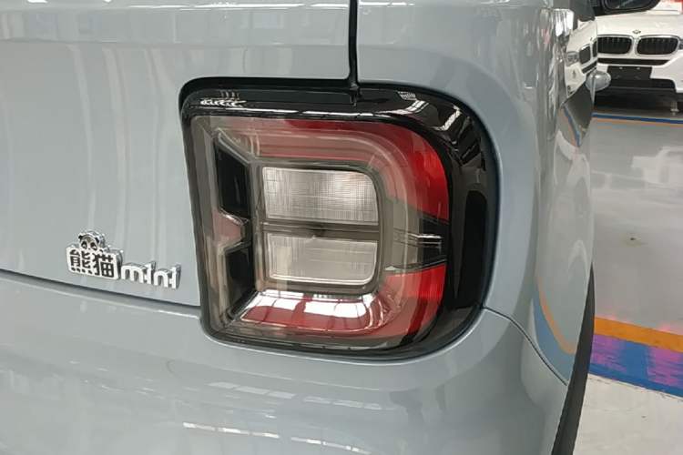Used Geely Galaxy Panda 2024 200km Panda Kart Right Rear Taillight