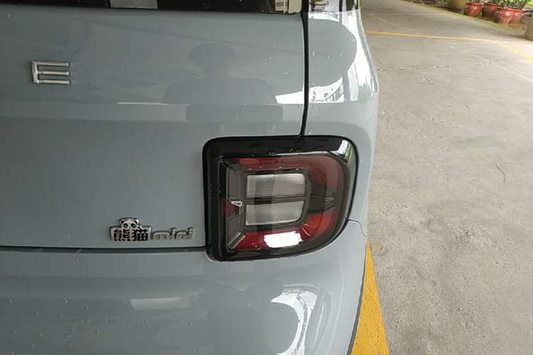 Used Geely Galaxy Panda 2024 200km Panda Kart Right Rear Taillight
