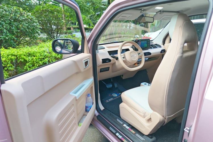 Used Geely Galaxy Panda 2024 Panda Mini 200km Endurance Bear Driver Seat