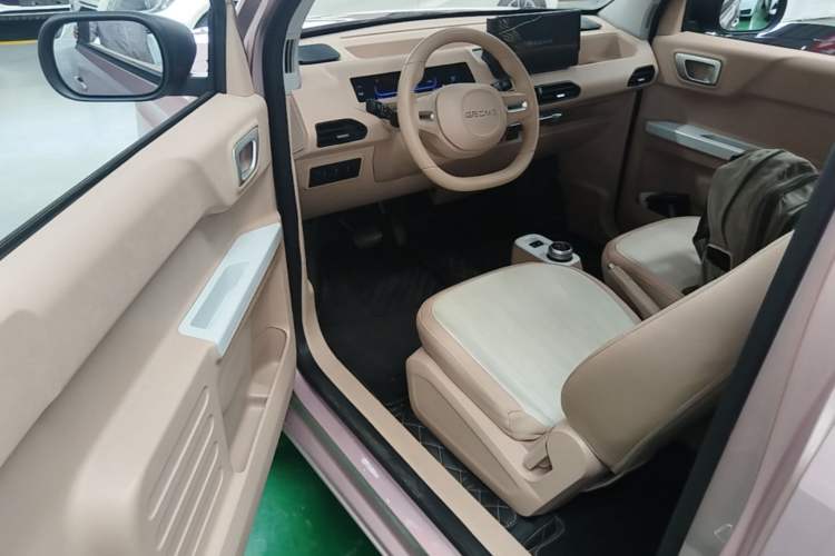 Used Geely Galaxy Panda 2024 Panda Mini 200km Endurance Bear Driver Seat