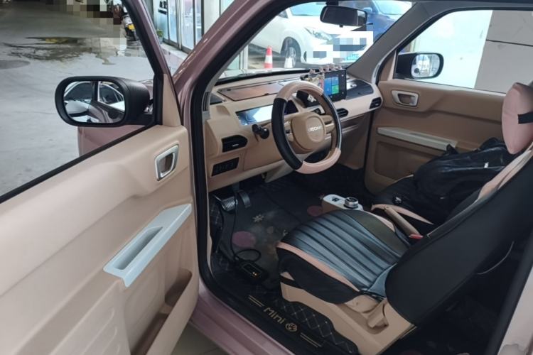 Used Geely Galaxy Panda 2024 Panda Mini 200km Endurance Bear Driver Seat