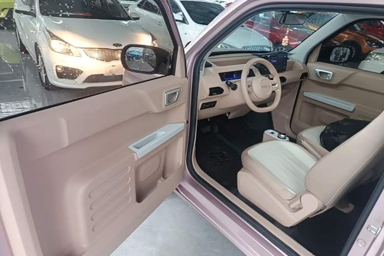 Used Geely Galaxy Panda 2024 Panda Mini 200km Endurance Bear Driver Seat