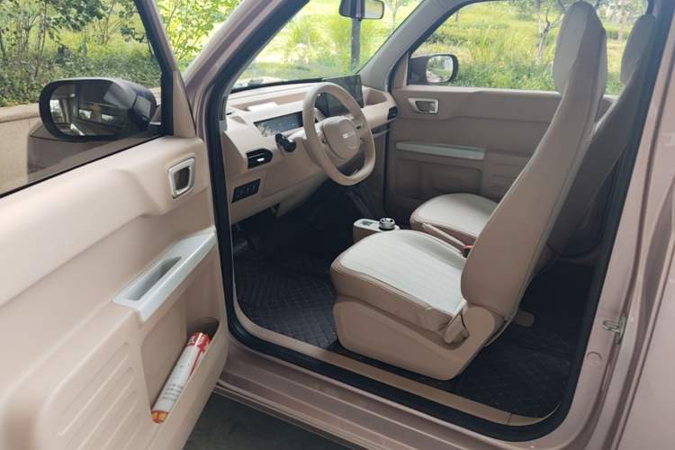 Used Geely Galaxy Panda 2024 Panda Mini 200km Endurance Bear Driver Seat