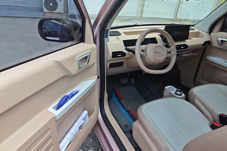 Used Geely Galaxy Panda 2024 Panda Mini 200km Endurance Bear Driver Seat