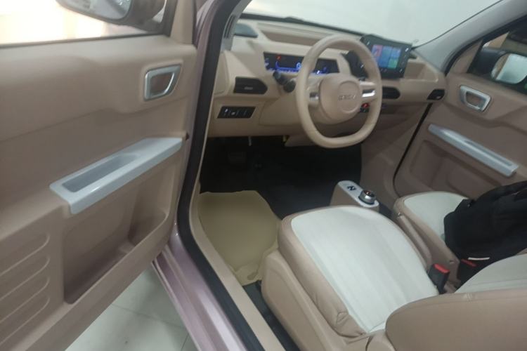 Used Geely Galaxy Panda 2024 Panda Mini 200km Endurance Bear Driver Seat