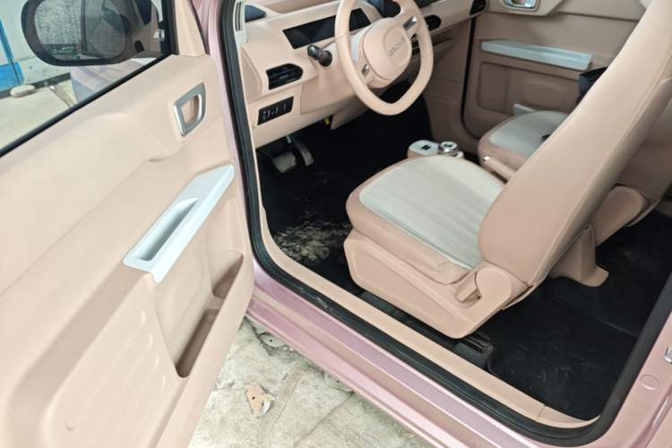 Used Geely Galaxy Panda 2024 Panda Mini 200km Endurance Bear Driver Seat