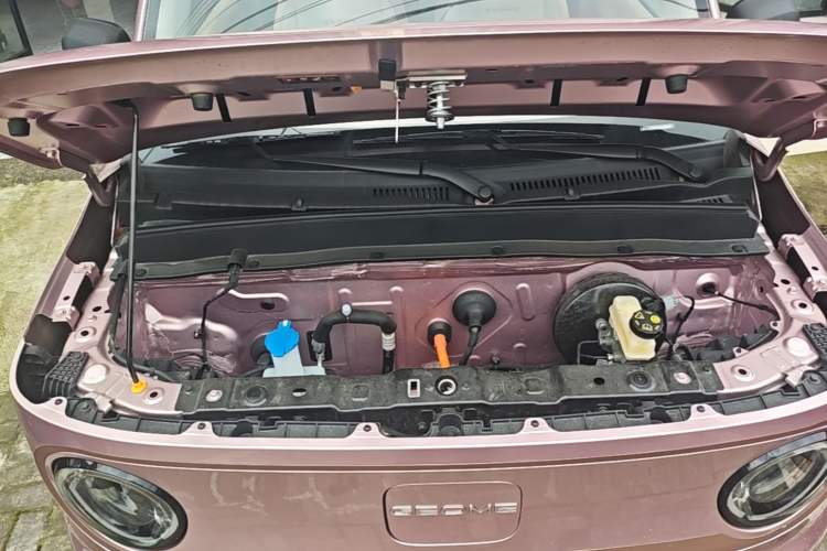 Used Geely Galaxy Panda 2024 Panda Mini 200km Endurance Bear Engine Bay