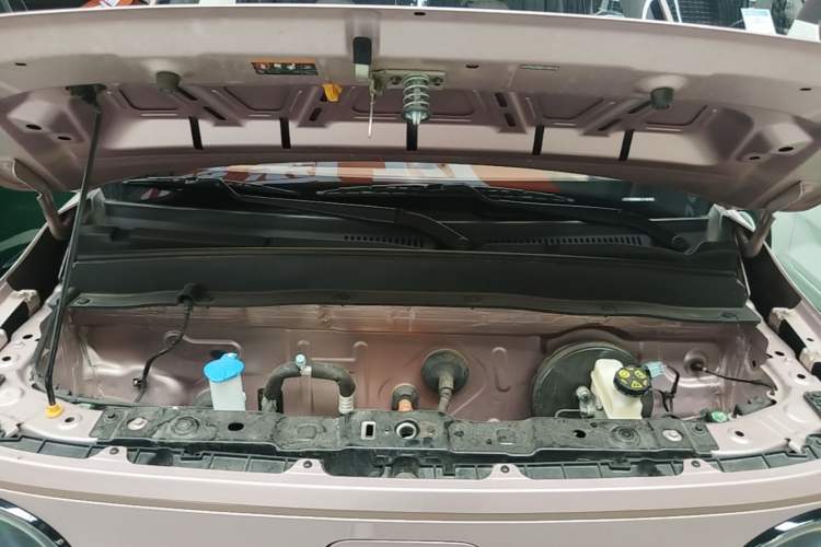 Used Geely Galaxy Panda 2024 Panda Mini 200km Endurance Bear Engine Bay
