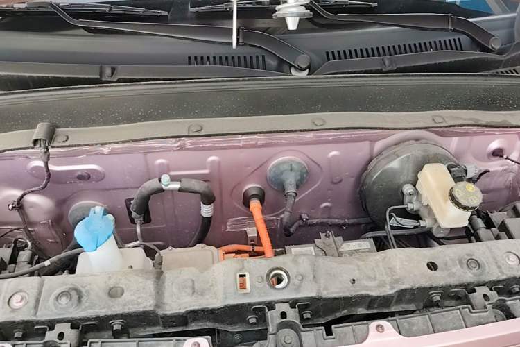 Used Geely Galaxy Panda 2024 Panda Mini 200km Endurance Bear Engine Bay