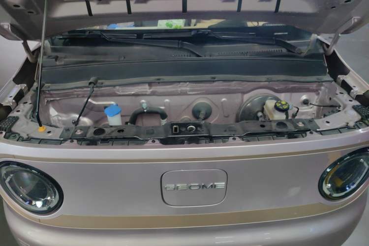 Used Geely Galaxy Panda 2024 Panda Mini 200km Endurance Bear Engine Bay