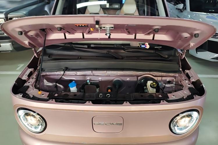 Used Geely Galaxy Panda 2024 Panda Mini 200km Endurance Bear Engine Bay