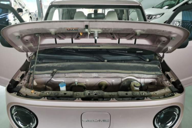 Used Geely Galaxy Panda 2024 Panda Mini 200km Endurance Bear Engine Bay