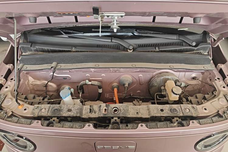 Used Geely Galaxy Panda 2024 Panda Mini 200km Endurance Bear Engine Bay