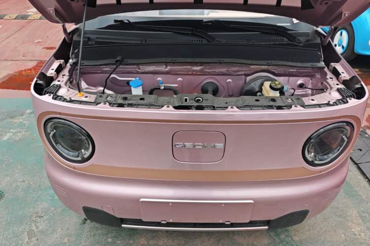 Used Geely Galaxy Panda 2024 Panda Mini 200km Endurance Bear Engine Bay