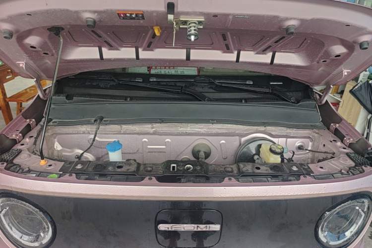 Used Geely Galaxy Panda 2024 Panda Mini 200km Endurance Bear Engine Bay