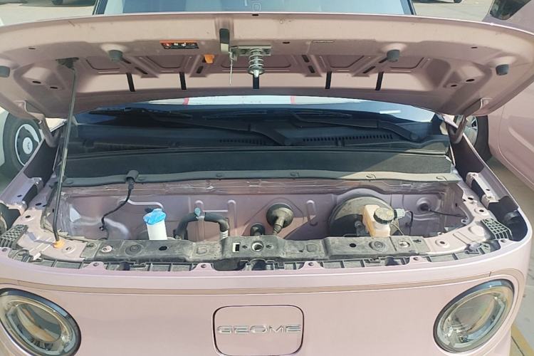 Used Geely Galaxy Panda 2024 Panda Mini 200km Endurance Bear Engine Bay