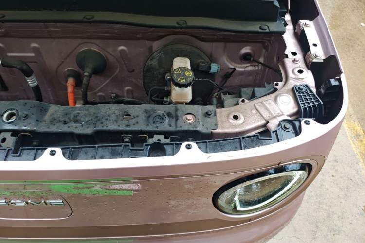 Used Geely Galaxy Panda 2024 Panda Mini 200km Endurance Bear Engine Bay Left