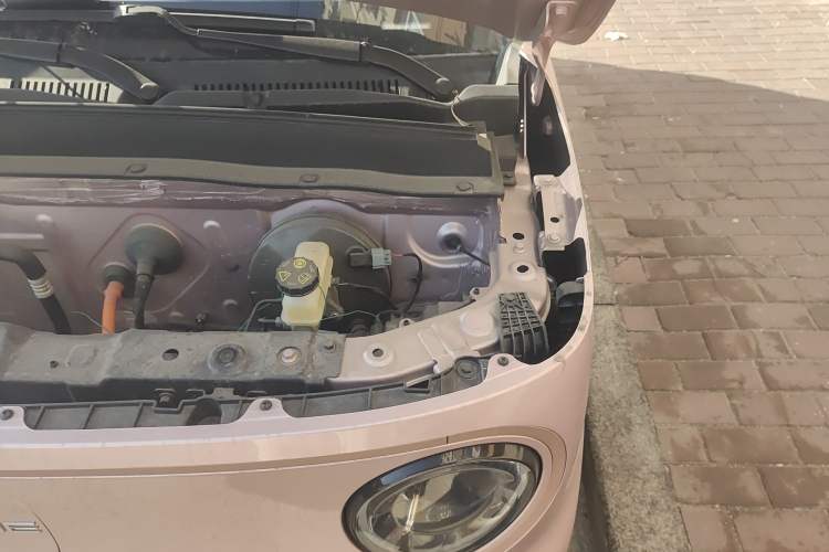 Used Geely Galaxy Panda 2024 Panda Mini 200km Endurance Bear Engine Bay Left