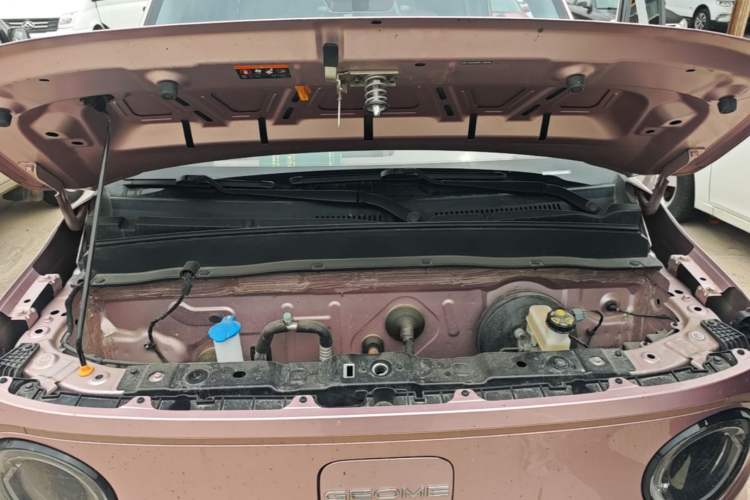 Used Geely Galaxy Panda 2024 Panda Mini 200km Endurance Bear Engine Bay