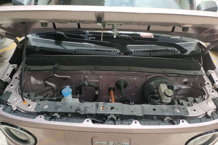 Used Geely Galaxy Panda 2024 Panda Mini 200km Endurance Bear Engine Bay