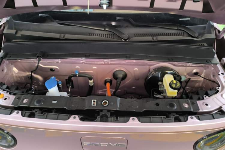 Used Geely Galaxy Panda 2024 Panda Mini 200km Endurance Bear Engine Bay
