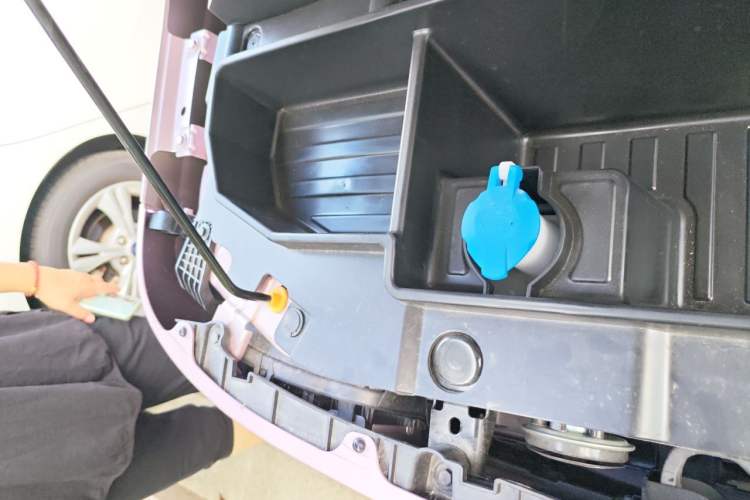 Used Geely Galaxy Panda 2024 Panda Mini 200km Endurance Bear Engine Bay Right