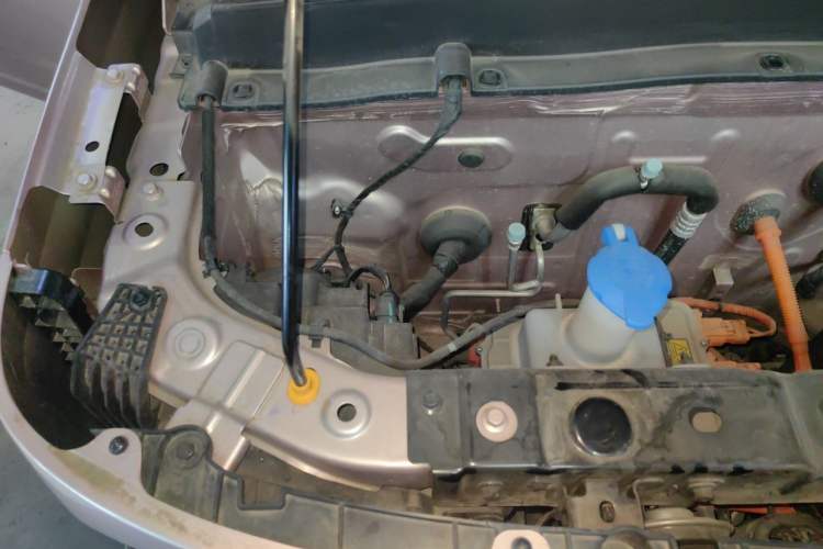 Used Geely Galaxy Panda 2024 Panda Mini 200km Endurance Bear Engine Bay Right