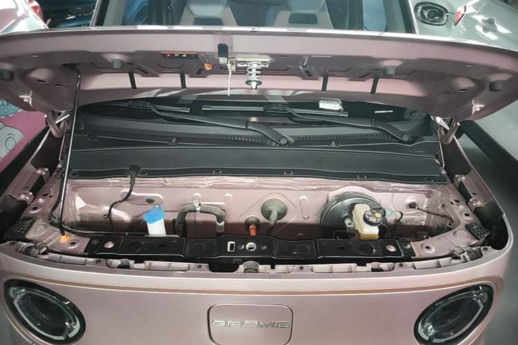 Used Geely Galaxy Panda 2024 Panda Mini 200km Endurance Bear Engine Bay