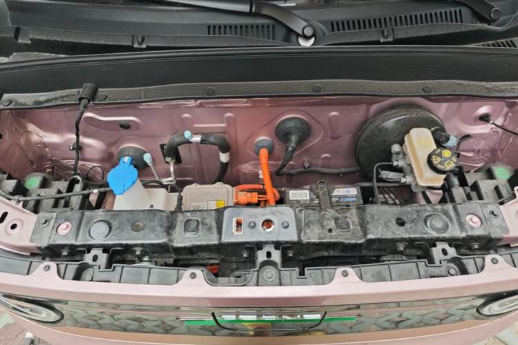 Used Geely Galaxy Panda 2024 Panda Mini 200km Endurance Bear Engine Bay