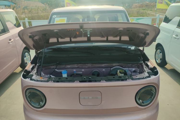 Used Geely Galaxy Panda 2024 Panda Mini 200km Endurance Bear Engine Bay