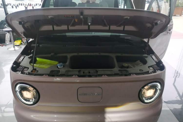 Used Geely Galaxy Panda 2024 Panda Mini 200km Endurance Bear Engine Bay