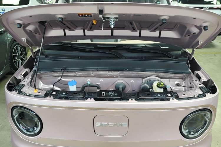 Used Geely Galaxy Panda 2024 Panda Mini 200km Endurance Bear Engine Bay
