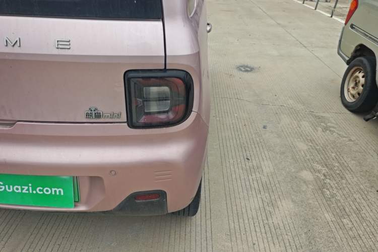 Used Geely Galaxy Panda 2024 Panda Mini 200km Endurance Bear Exterior 3