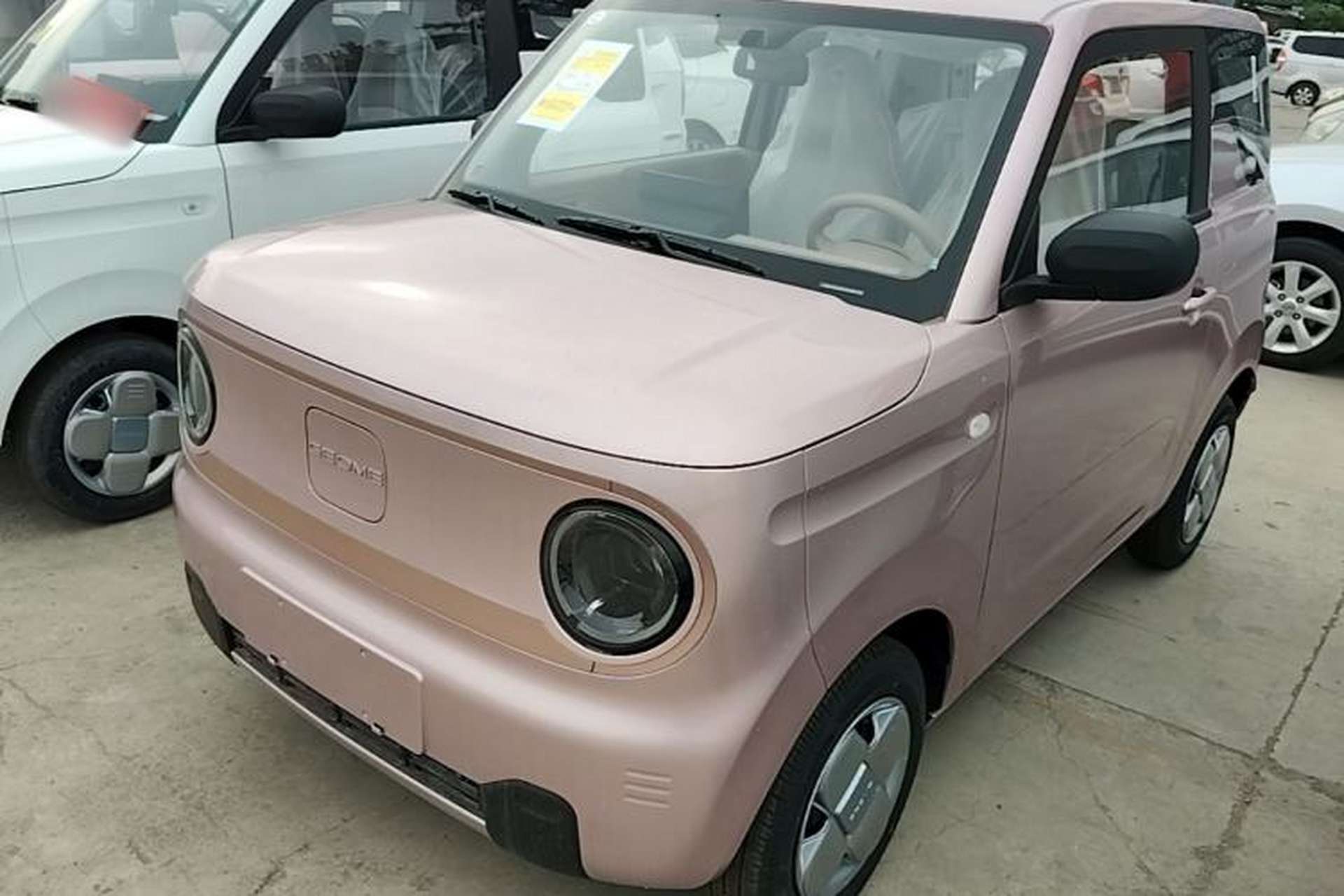 Used Geely Galaxy Panda 2024 Panda Mini 200km Endurance Bear Front Left 45 Deg
