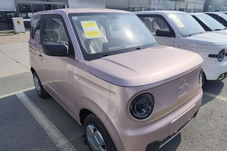 Used Geely Galaxy Panda 2024 Panda Mini 200km Endurance Bear Front Right 45 Deg