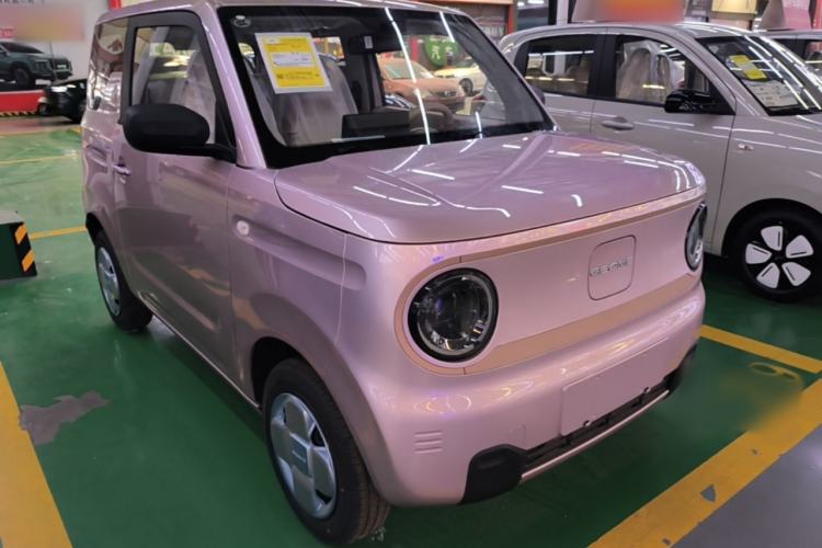 Used Geely Galaxy Panda 2024 Panda Mini 200km Endurance Bear Front Right 45 Deg