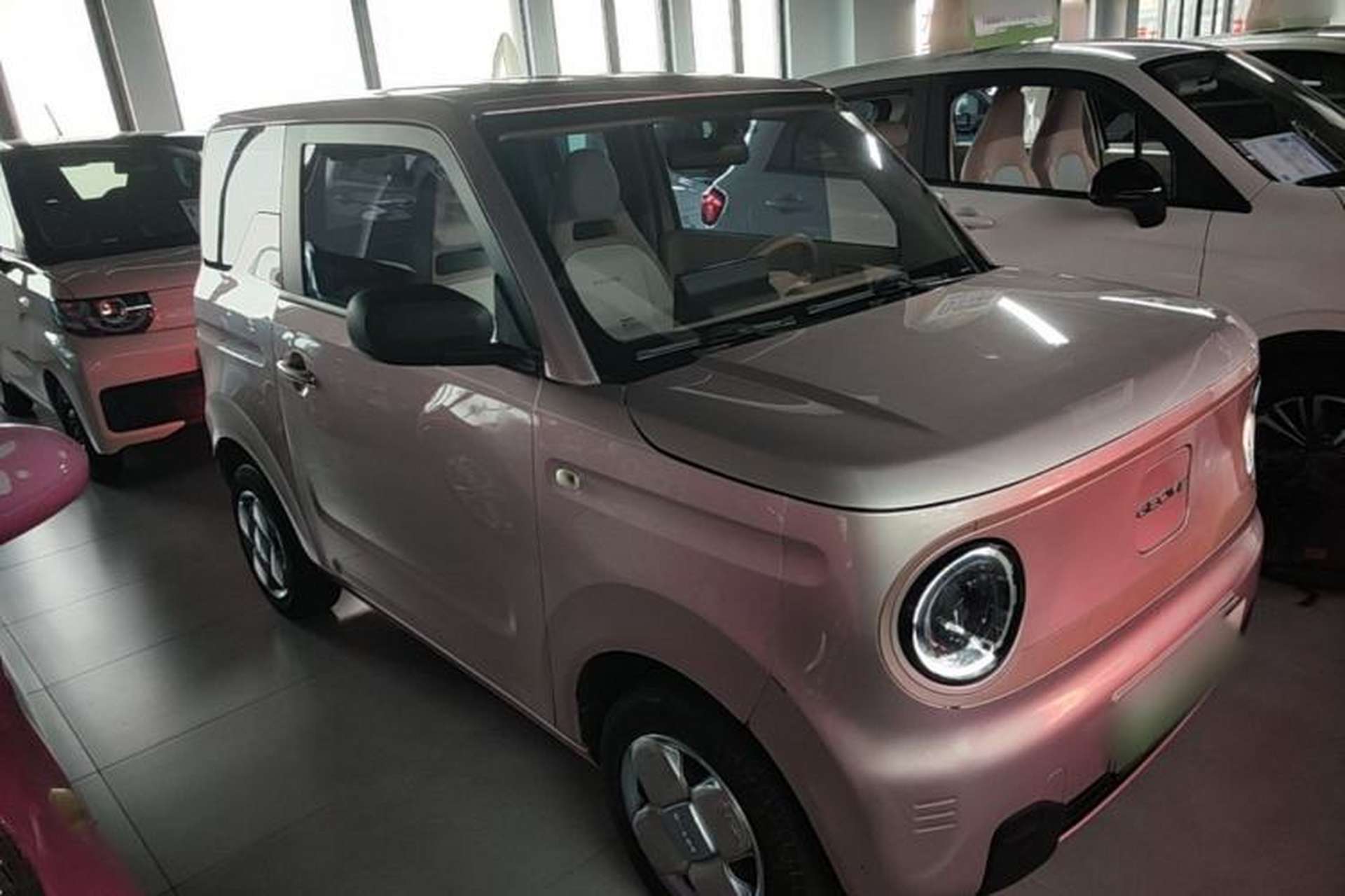 Used Geely Galaxy Panda 2024 Panda Mini 200km Endurance Bear Front Right 45 Deg