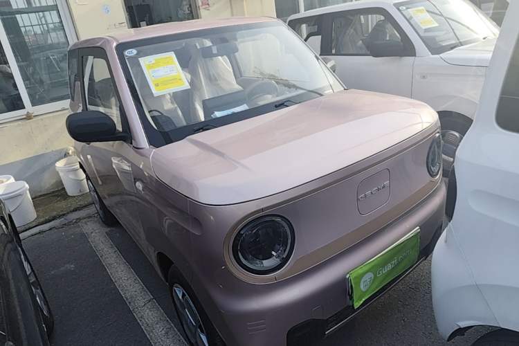 Used Geely Galaxy Panda 2024 Panda Mini 200km Endurance Bear Front Right 45 Deg