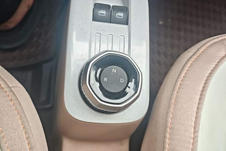 Used Geely Galaxy Panda 2024 Panda Mini 200km Endurance Bear Gear Lever
