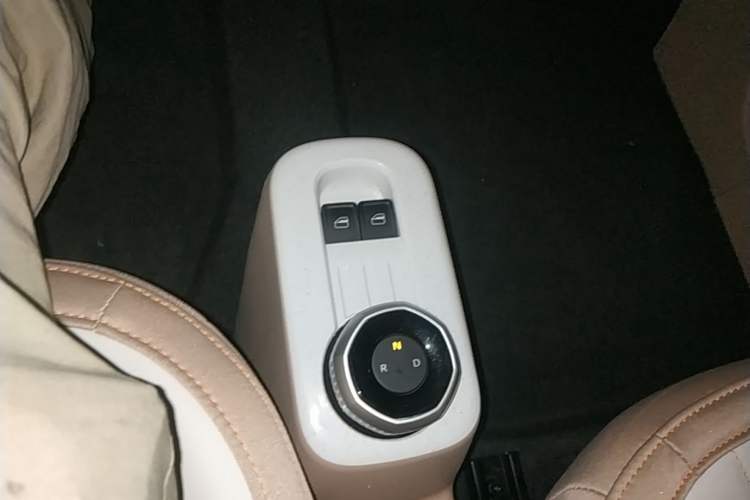 Used Geely Galaxy Panda 2024 Panda Mini 200km Longteng PRO Edition Gear Lever