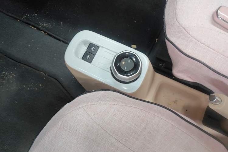 Used Geely Galaxy Panda 2024 Panda Mini 200km Endurance Bear Gear Lever
