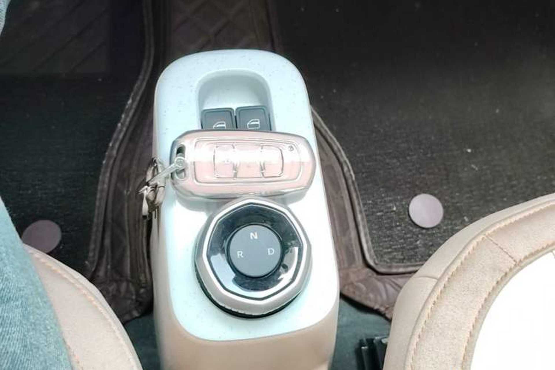 Used Geely Galaxy Panda 2024 Panda Mini 200km Endurance Bear Gear Lever