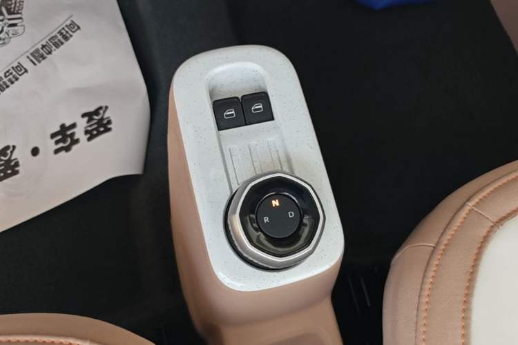 Used Geely Galaxy Panda 2024 Panda Mini 200km Endurance Bear Gear Lever