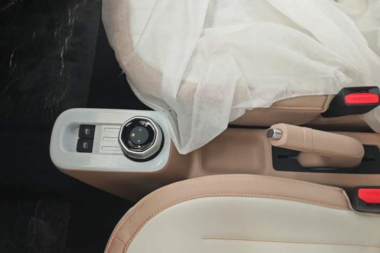 Used Geely Galaxy Panda 2024 Panda Mini 200km Endurance Bear Gear Lever
