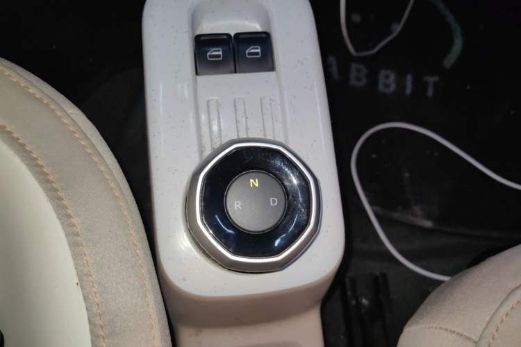 Used Geely Galaxy Panda 2024 Panda Mini 200km Endurance Bear Gear Lever