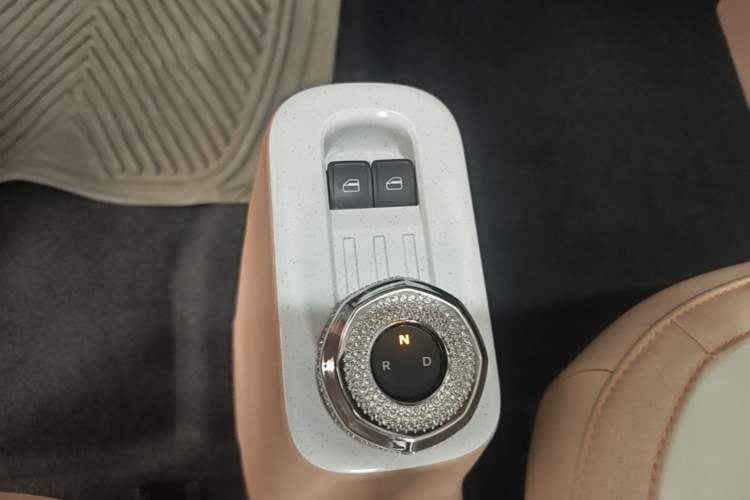 Used Geely Galaxy Panda 2024 Panda Mini 200km Endurance Bear Gear Lever