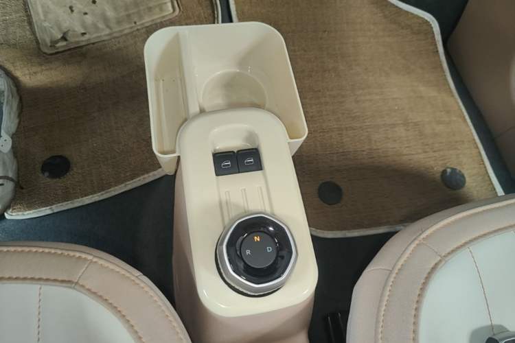 Used Geely Galaxy Panda 2024 Panda Mini 200km Longteng PRO Edition Gear Lever